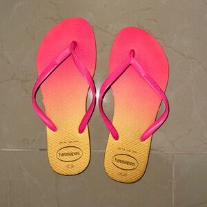 🛍️ 3/$25 Havaianas Bright Pink and Gold Metallic Ombré Slim Flip Flop Size 7